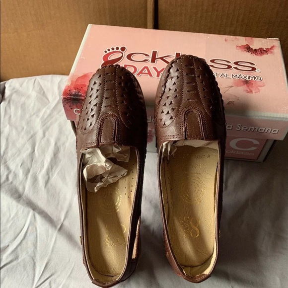 Women’s shoes. - Picture 4 of 6